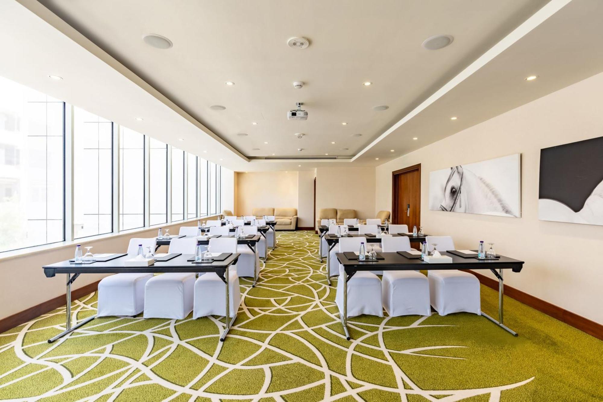 Courtyard By Marriott Riyadh Olaya Exterior foto