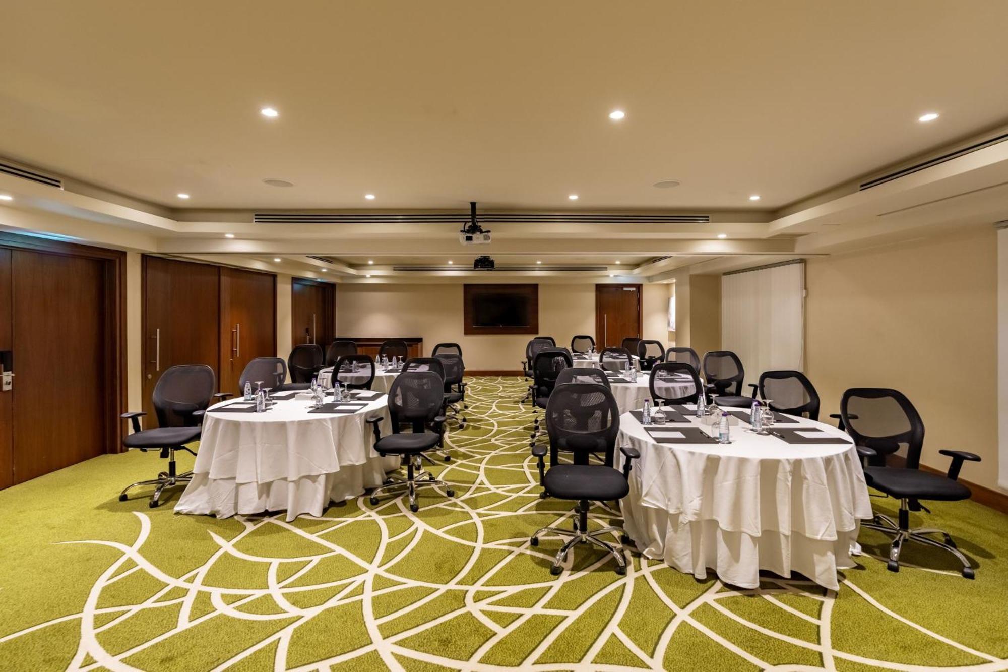 Courtyard By Marriott Riyadh Olaya Exterior foto