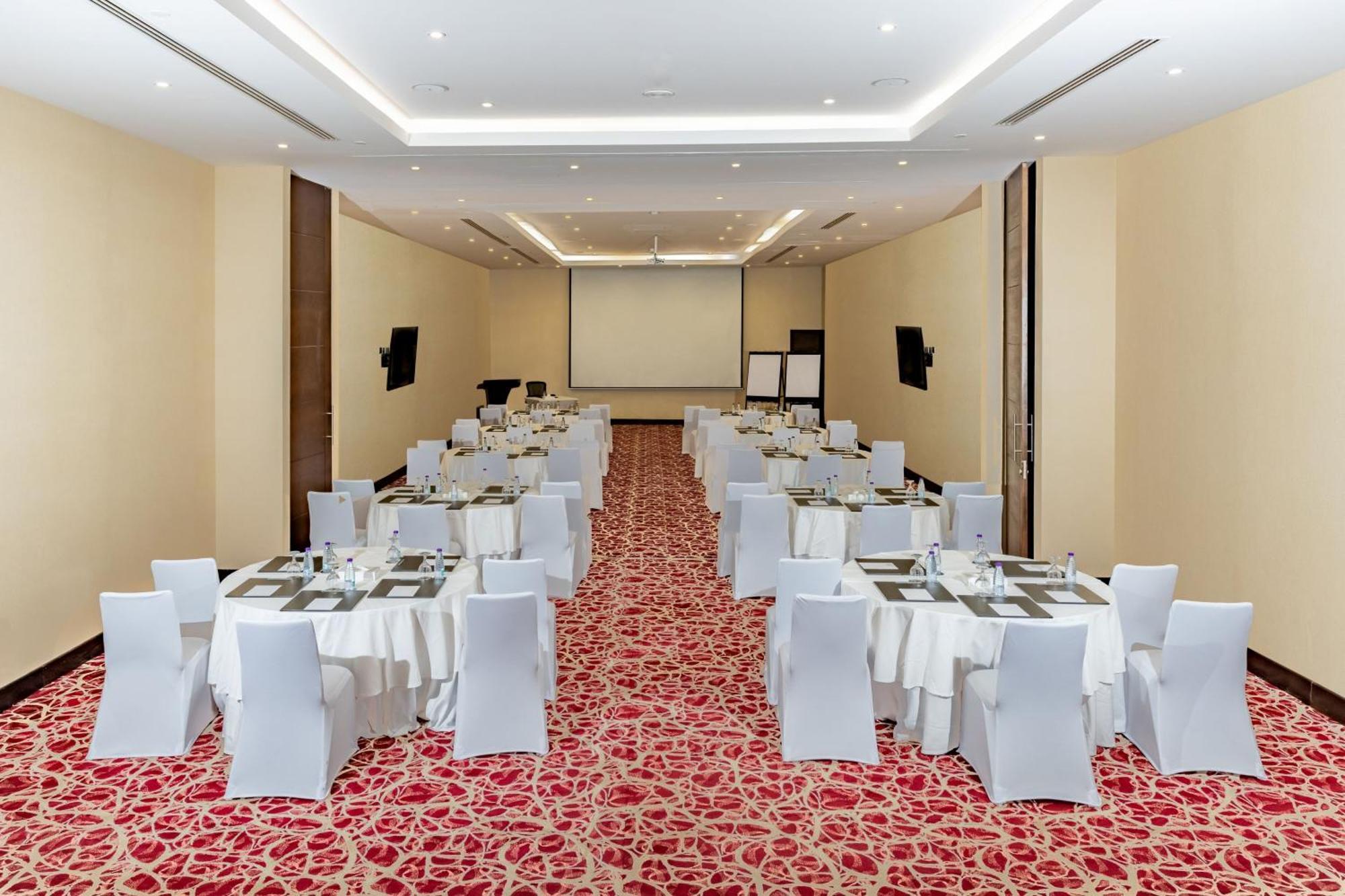 Courtyard By Marriott Riyadh Olaya Exterior foto