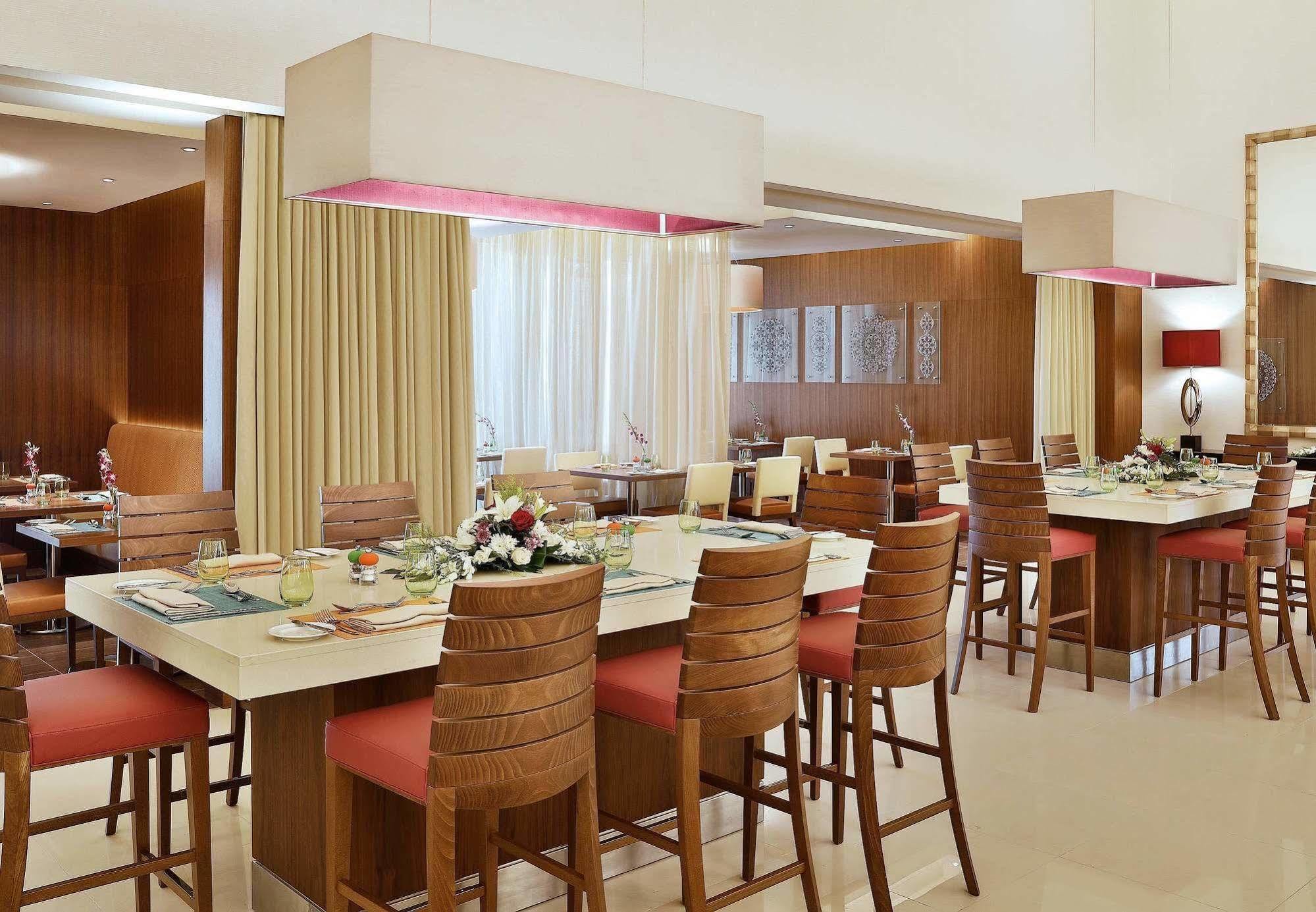 Courtyard By Marriott Riyadh Olaya Exterior foto